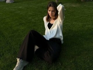 I_am_Emi_ live webcam thumbnail