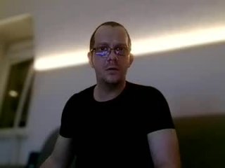 iliketofuckyou33 live webcam thumbnail