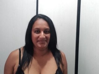 Indiansexyboobs18 live webcam thumbnail