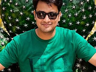 InnocentFlirtt live webcam thumbnail