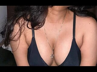 indiandivaxoxo live webcam thumbnail
