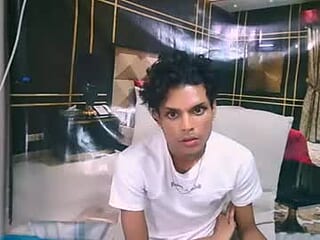 indianlipstickluna live webcam thumbnail