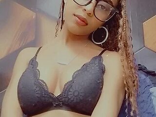 indianvixen02 live webcam thumbnail