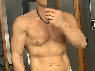 IronDaddyX live webcam thumbnail