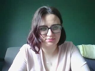 irresistibleparis live webcam thumbnail