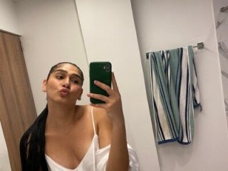 ISABELLASSMITH live webcam thumbnail