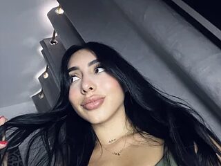 IsabellaNoir_ live webcam thumbnail