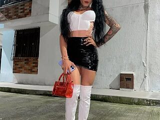 Isabella_Nix live webcam thumbnail