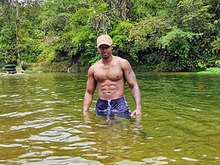 IsiahMaxwell live webcam thumbnail