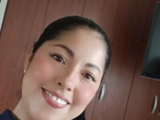 isabella_milf_ live webcam thumbnail