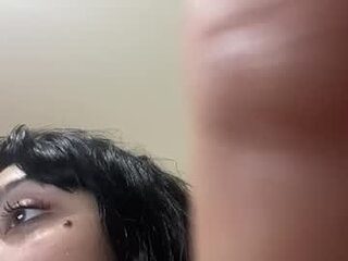 isyourgirlisabella live webcam thumbnail