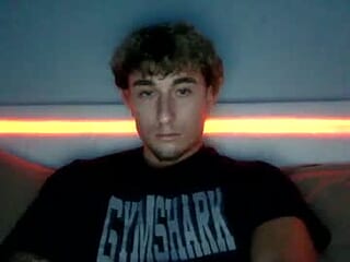 italianhugecock1 live webcam thumbnail
