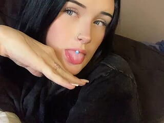 itsKaylaa live webcam thumbnail