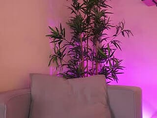 its_madeline live webcam thumbnail