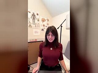 itschloelaurent live webcam thumbnail