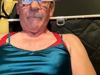 iwearlingerie62 live webcam thumbnail