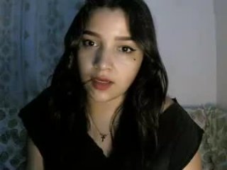 izzy_32 live webcam thumbnail