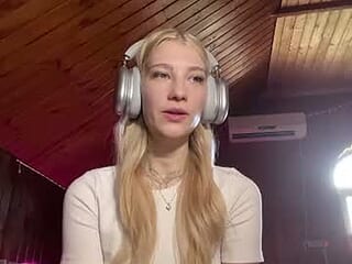 janicesivertsen live webcam thumbnail