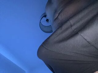 jeunehommeprecoce live webcam thumbnail