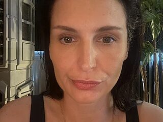 jitterbuggperfume live webcam thumbnail