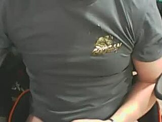 jjhynes402 live webcam thumbnail