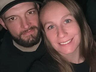 Johndeeperr live webcam thumbnail
