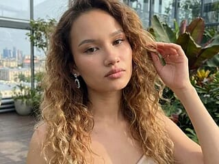 JoyceMonroe_1 live webcam thumbnail