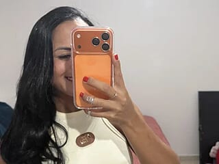 Julia_57 live webcam thumbnail