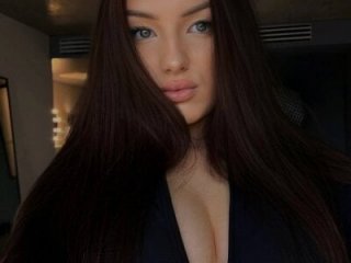 JulianaRaynes live webcam thumbnail