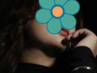Julie-Rosee live webcam thumbnail