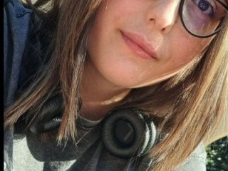 JulieAnnX live webcam thumbnail