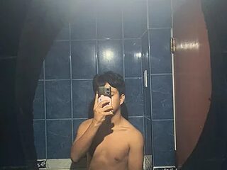 Julio0410 live webcam thumbnail