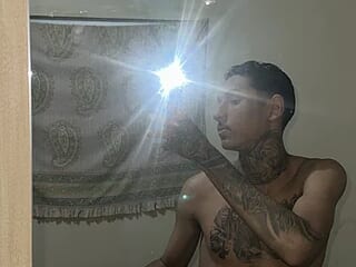 Juniornovinho80 live webcam thumbnail