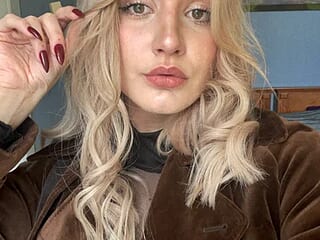 JustBlondie live webcam thumbnail