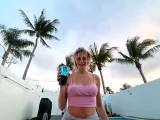 juleeahh live webcam thumbnail