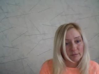 julia_mee live webcam thumbnail