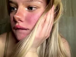 juligwartney live webcam thumbnail
