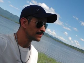 juniortche1313 live webcam thumbnail