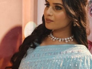 KARISHMA-STRIP live webcam thumbnail