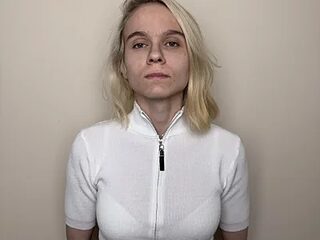 KarinStfleur live webcam thumbnail