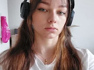 Katydarkbloom live webcam thumbnail