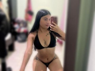 karina_rojas live webcam thumbnail
