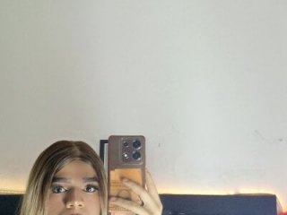 Kendall_Hotsexy_x live webcam thumbnail