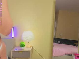 kelly__hardy live webcam thumbnail