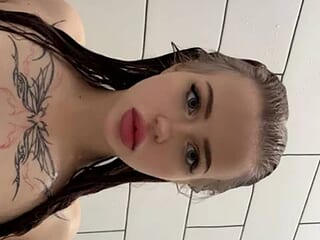 Khloy_white live webcam thumbnail