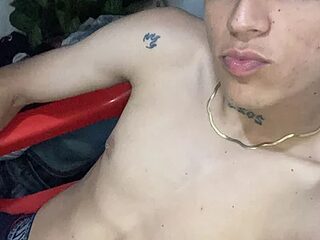 King_of_Slaves222 live webcam thumbnail