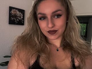 KiraBloom66 live webcam thumbnail