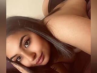 KiraMoonX live webcam thumbnail