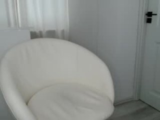 kiki_akai live webcam thumbnail