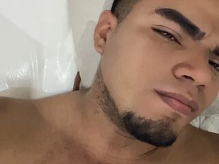 kinkyhousexxxx live webcam thumbnail